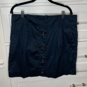 Burberry navy blue button down skirt with pockets!